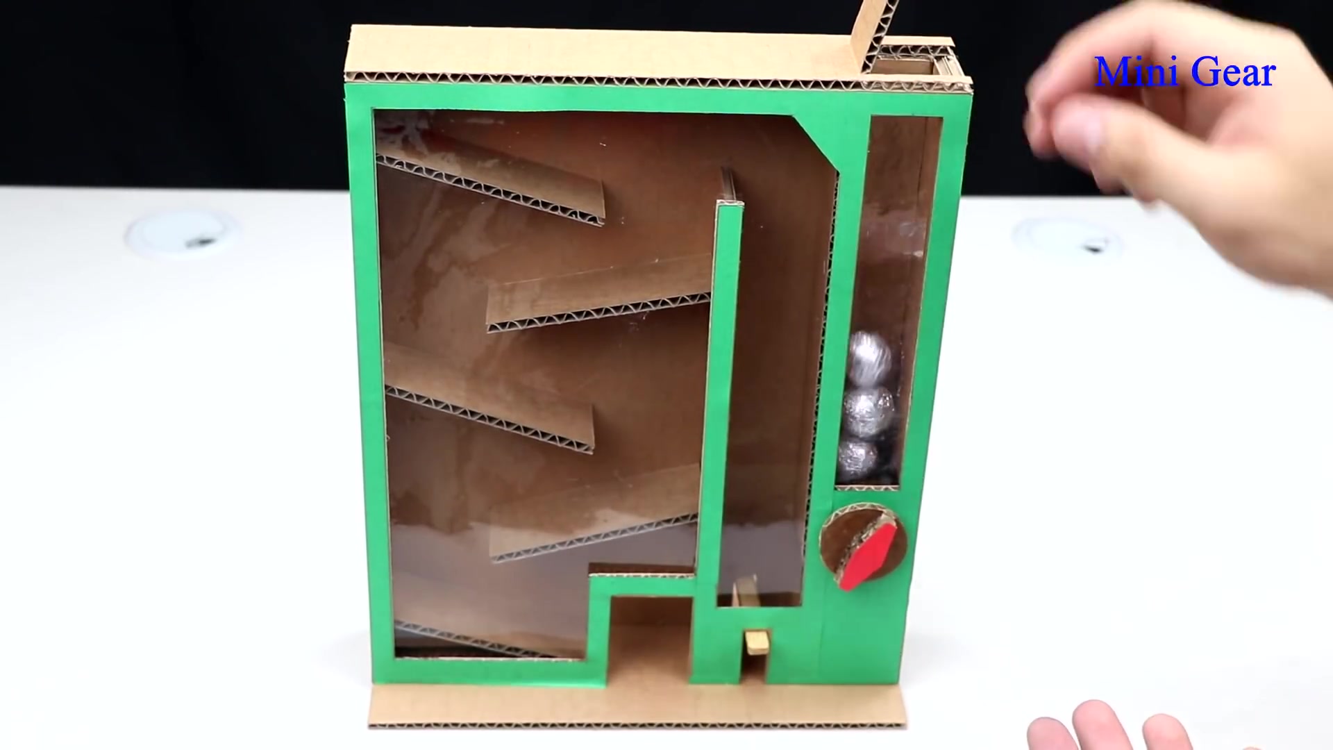 手工DIY 用纸板制作好玩的玩具箱子