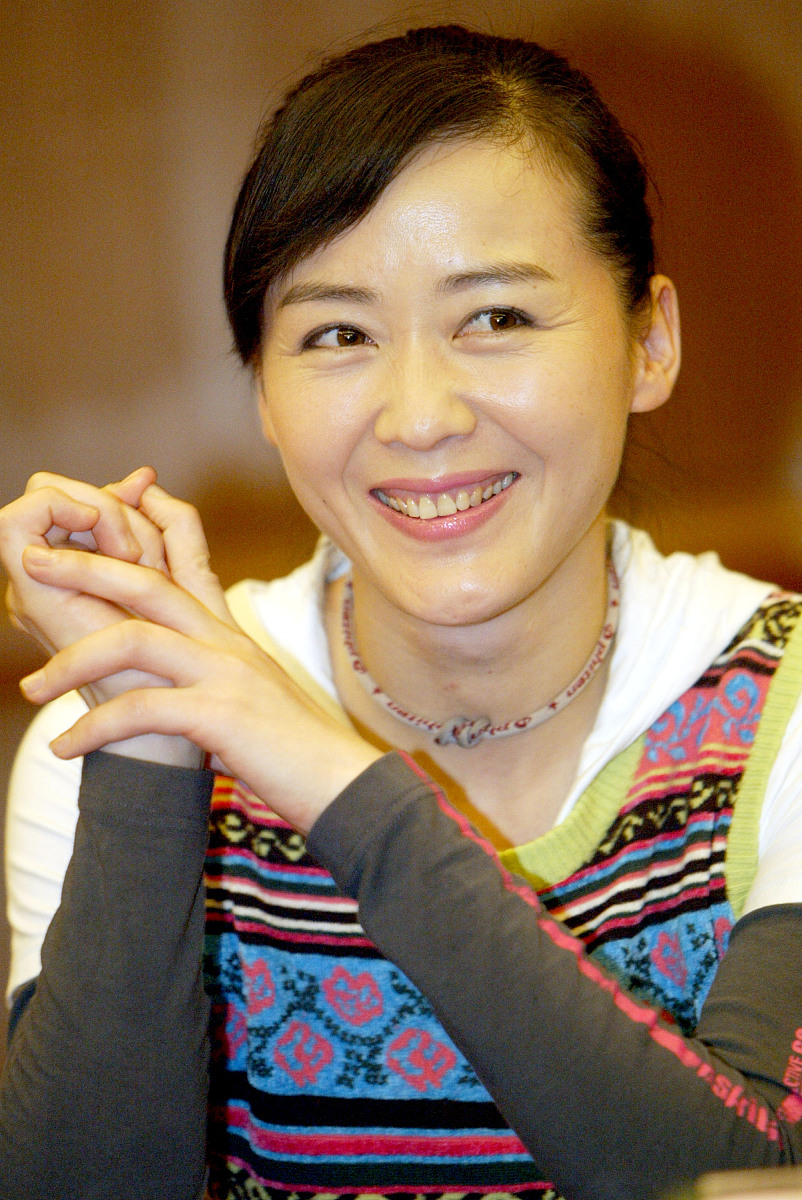 2006年9月10日,三十集电视剧《玫瑰绽放的年代》在沈阳宣传.李琳+++_+
