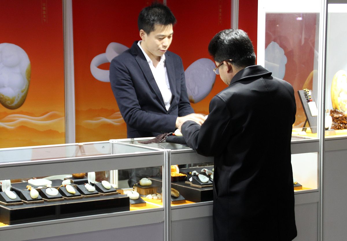 2013年4月19日,为期4天的2013北京春季珠宝展在全国农业展览馆举行.一