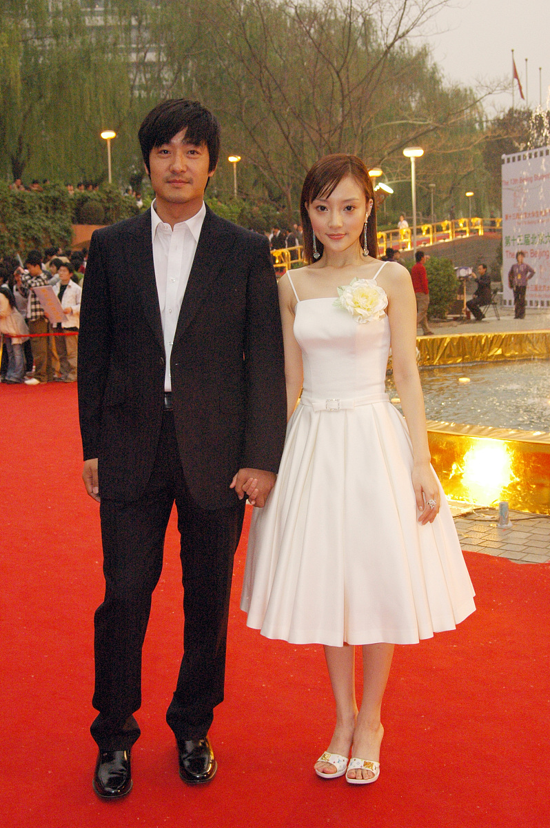 2006年4月29日,同为橙天<strong>娱乐</strong>旗下签约明星的郭晓东和李小璐一起亮相