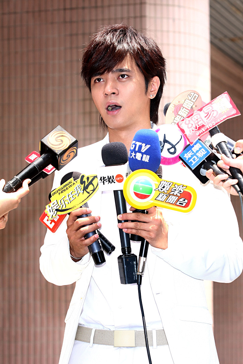 爱与关怀，用行动温暖人心 - 正能量公益广告脚本