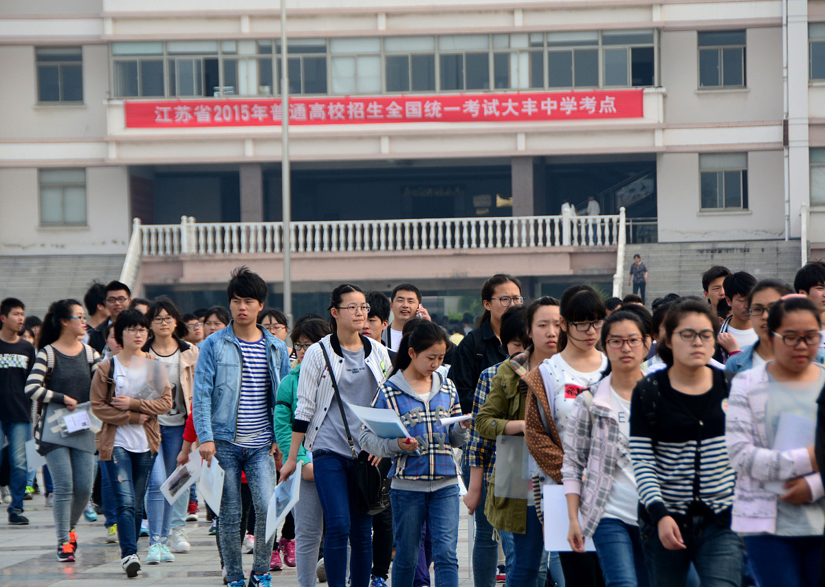 施秉县中等职业技术学校师资与专业设施提升教学质量