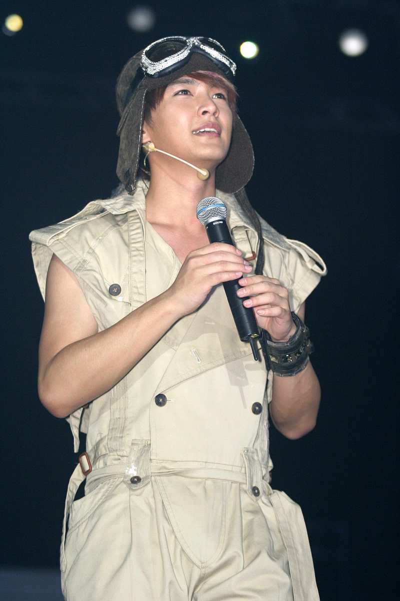 2009年4月11日,上海,飞轮海"想入飞飞世界巡回演唱会"在上海大舞台正