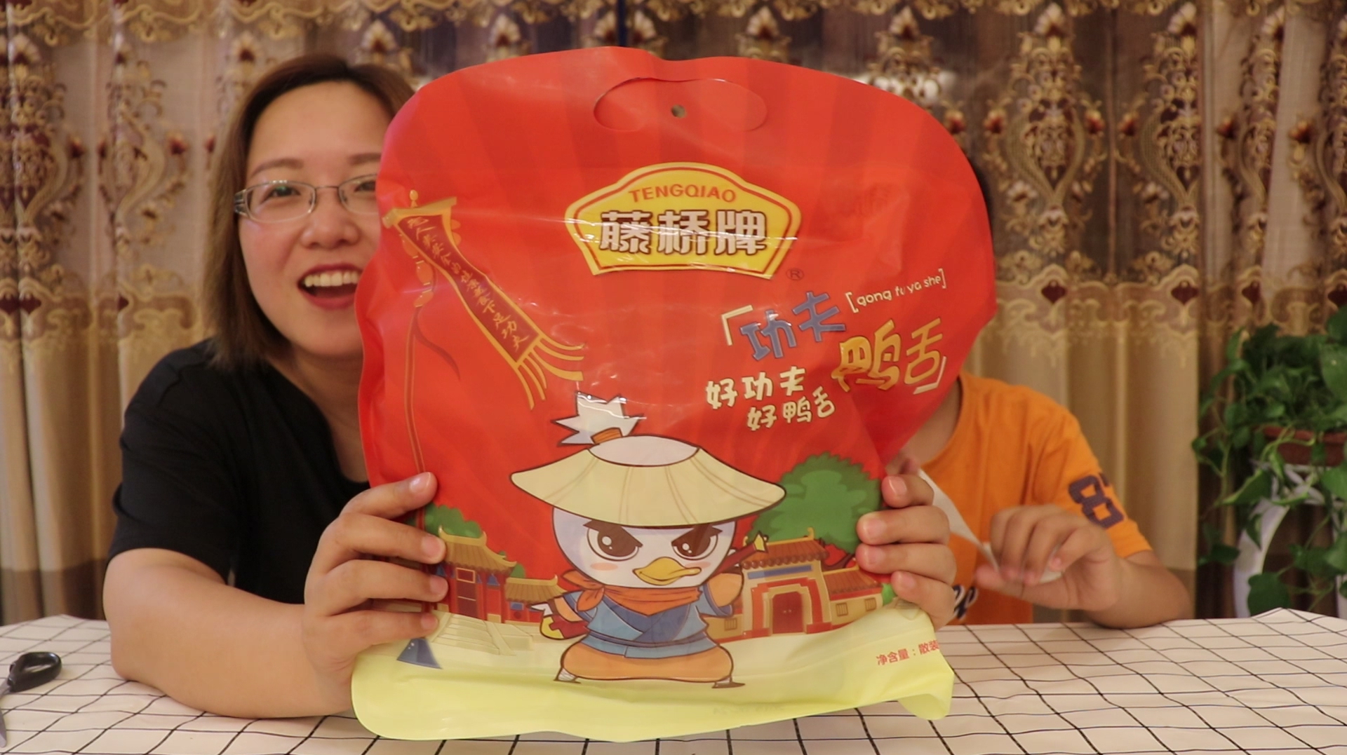 试吃鸭子身上最珍贵的地方,158只能买一斤,小轩吃的过瘾了