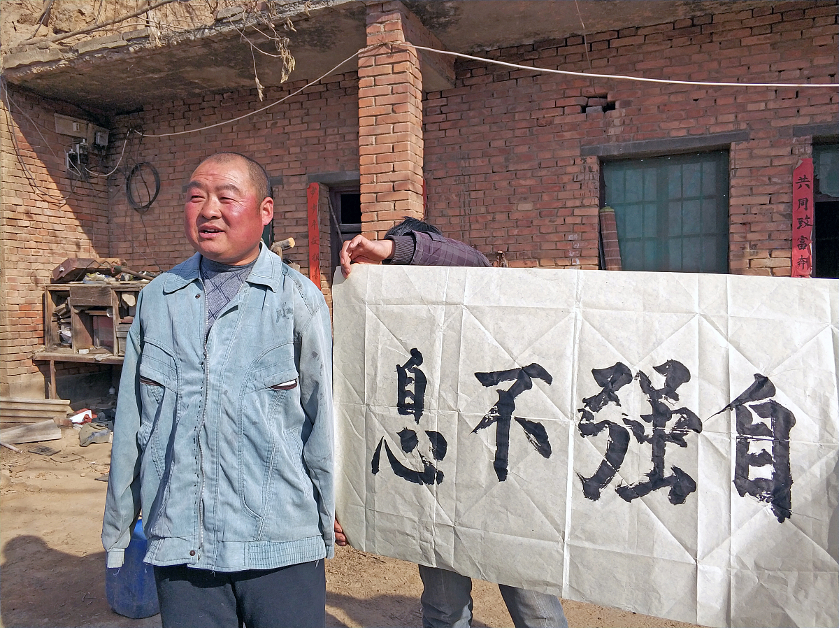 2018年2月7日,郑州.***_***现在的曹建新已经写了十多年书法了,他的作