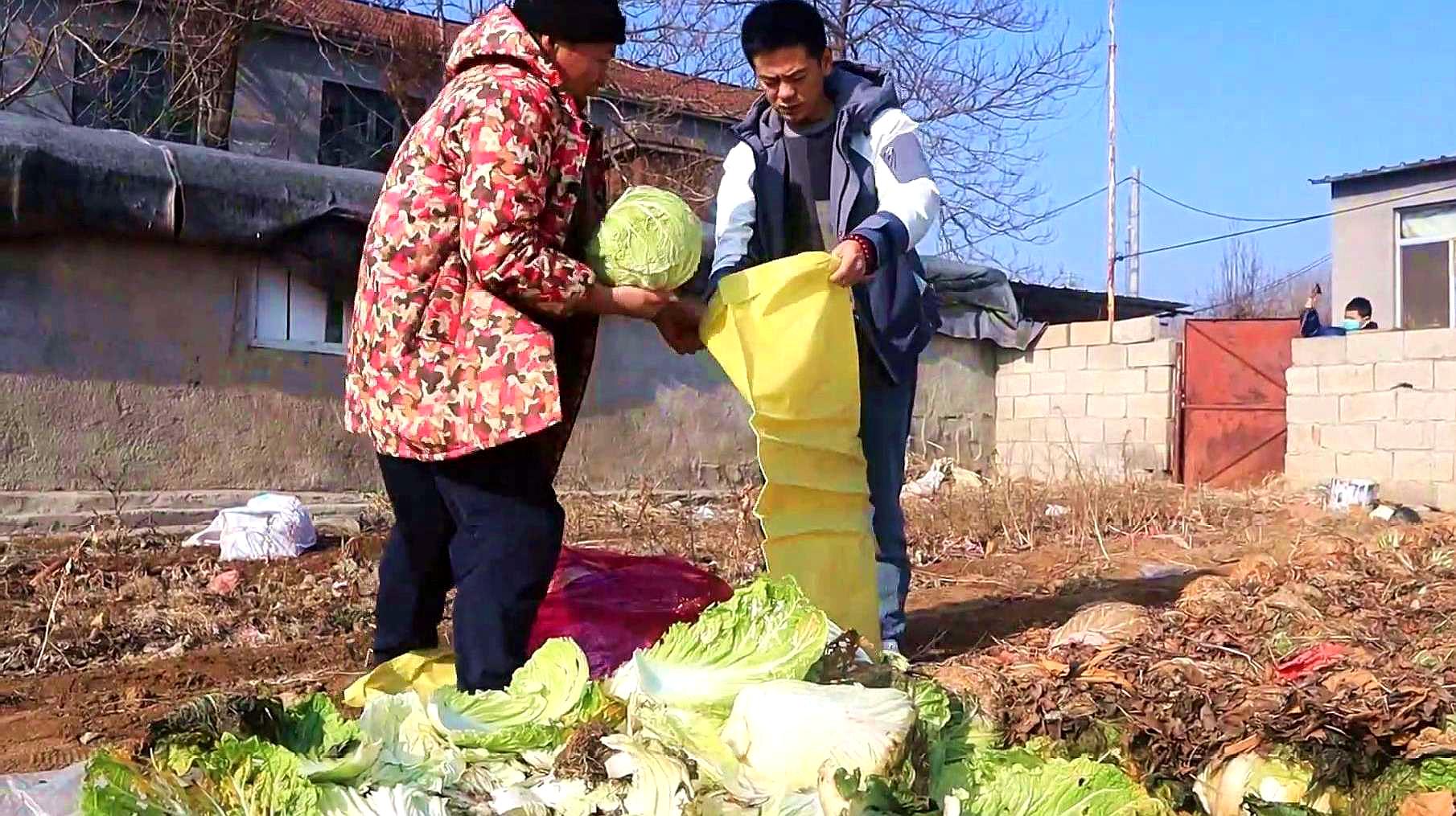 [图]老家住20多天要回城里，赫赫哭了一上午，爸妈给带了一后备箱吃的