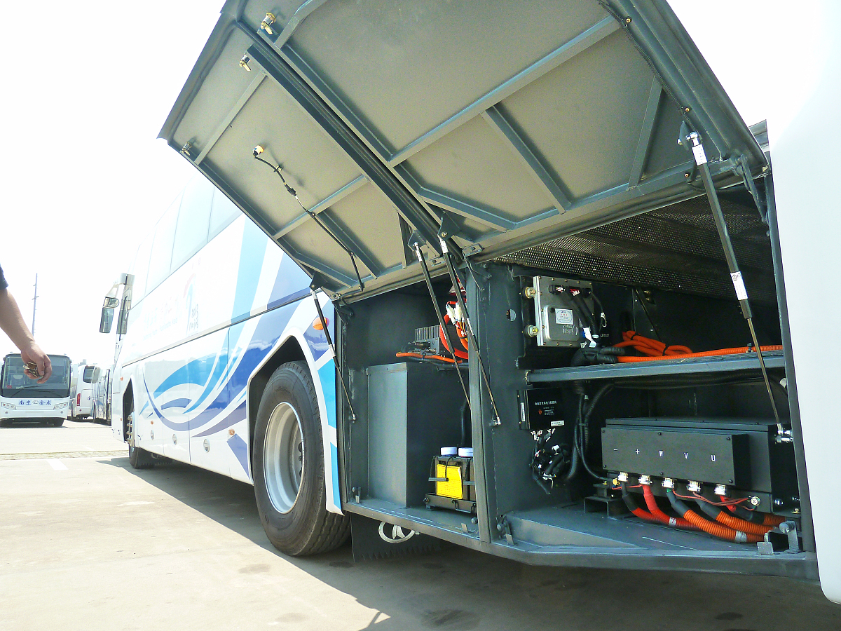 写一篇景区观光车全钣金车身的文章