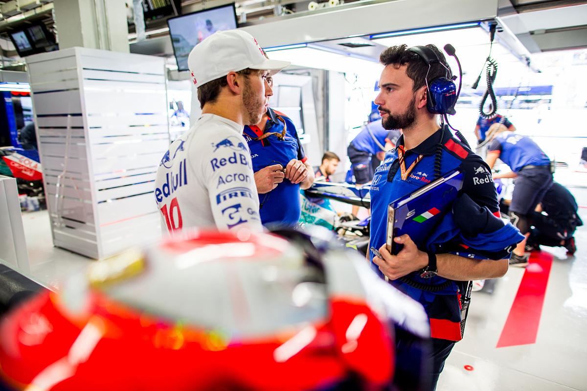 日本語会話練習：友達をコンサートに誘う