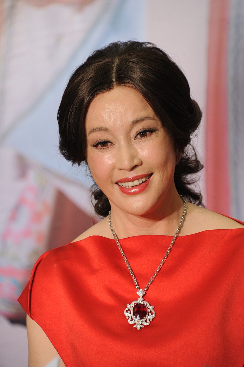 肤如凝脂的近义词：形容皮肤白皙柔嫩的词语