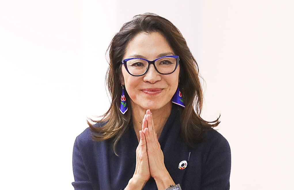 (内容待商榷,先别通过)女神依旧!杨紫琼低调打扮助阵影展开幕  举手投