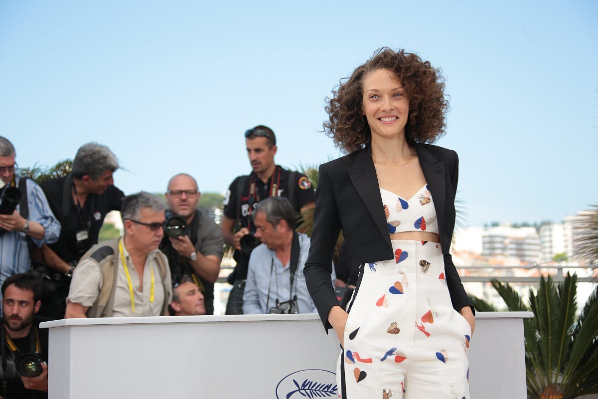 探寻银幕背后的深意：电影人物形象与符号解读