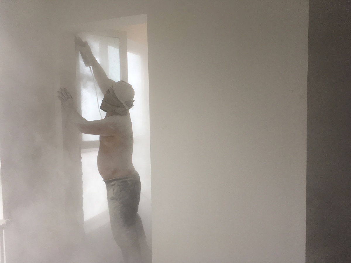 你正在进行某水泥厂新建项目的安全评价。第三章 危险有害、因素辨识与分析31辨识与分析的目的32辨识与分析的方法33资料收集与危险有害因素辨识请按照上述提纲进行总结每个小标题下面写成一段话格式不少于2000字。