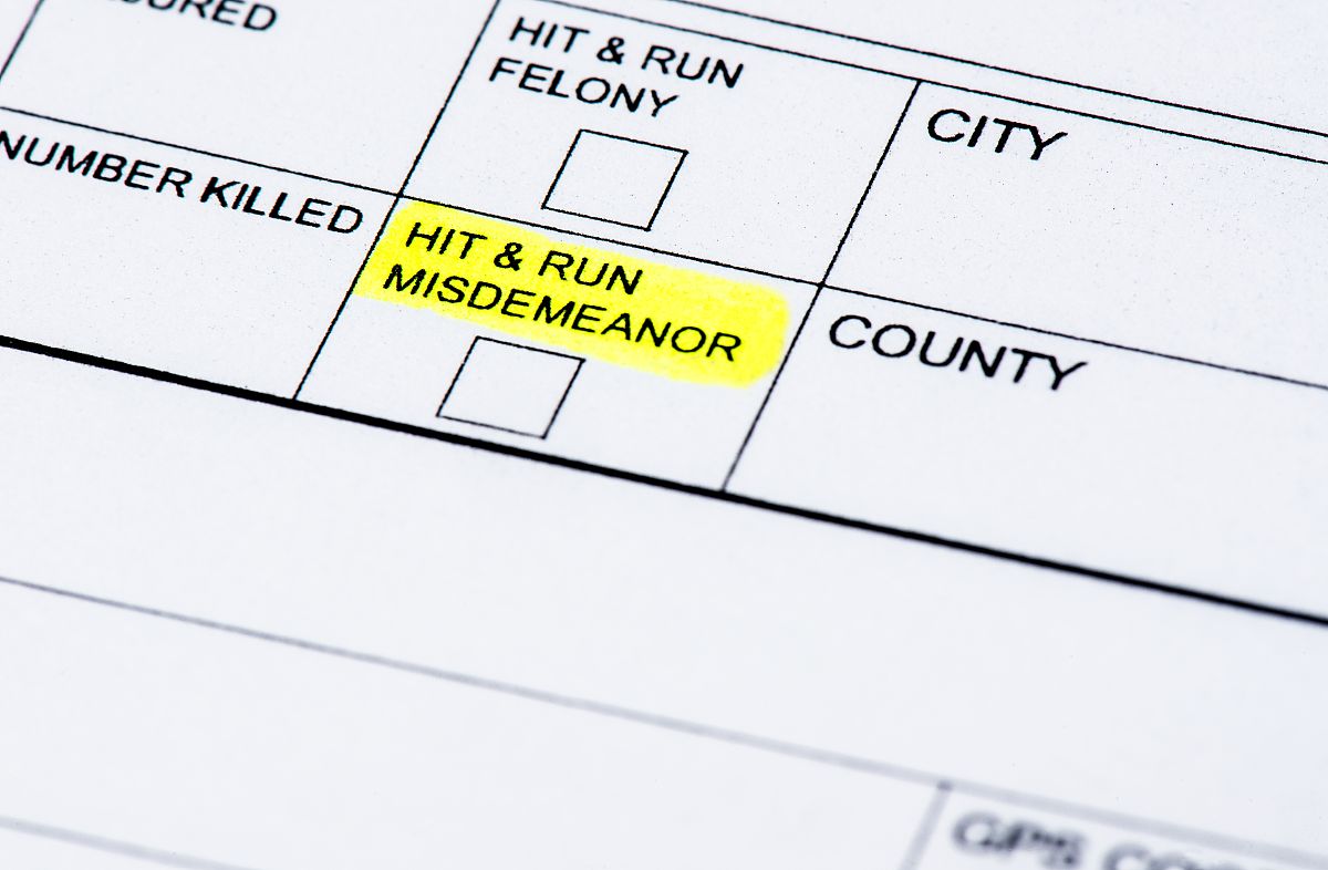 在modelscope中使用Notebook快速开发启动Llama-2-7b-ms模型如何训练自己的数据请详细说明并写出对应的python代码