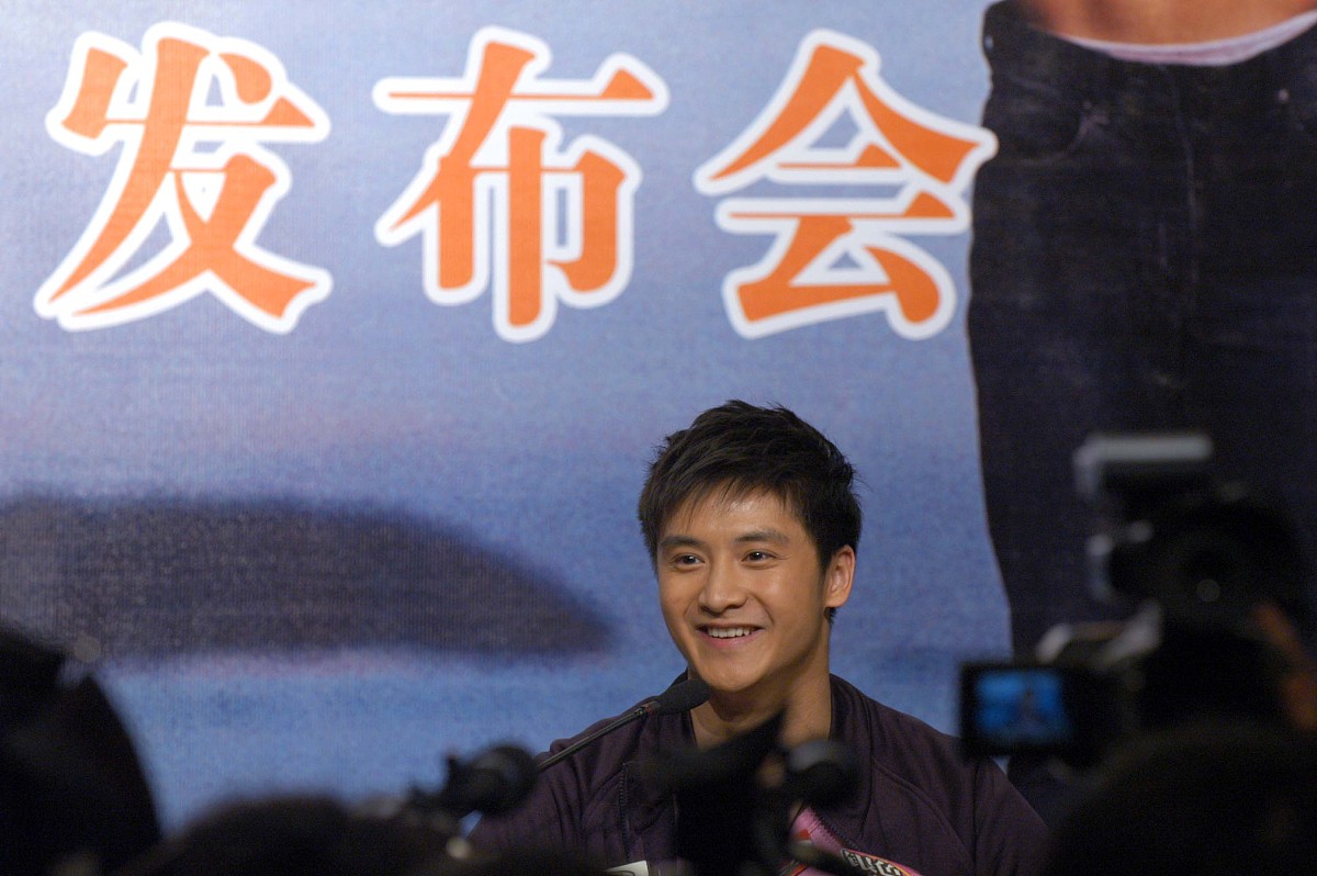 2006年3月16日,北京,奥运跳水冠军田亮推出自传新书《最亮的十米》.++