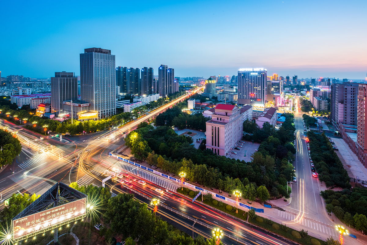 ***_***2018年7月15日,河南省许昌市莲城大道与魏文路交叉口夜景.