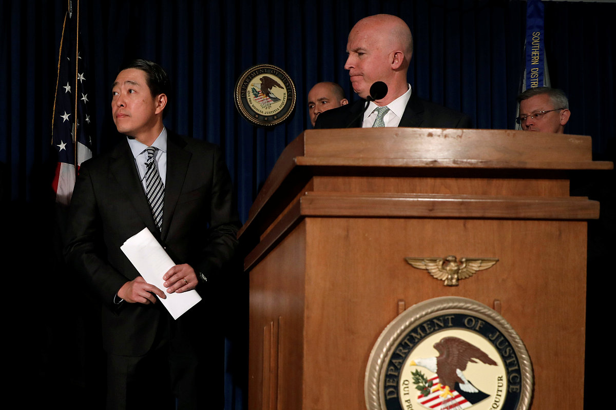 写一个碰瓷的剧本，二十个镜头