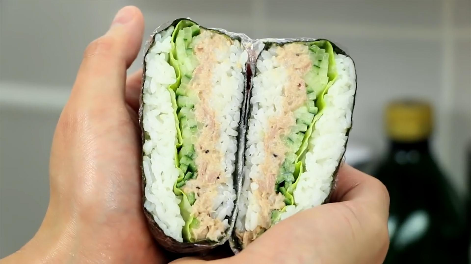 简单日式金枪鱼饭团,方便携带的早餐首选!