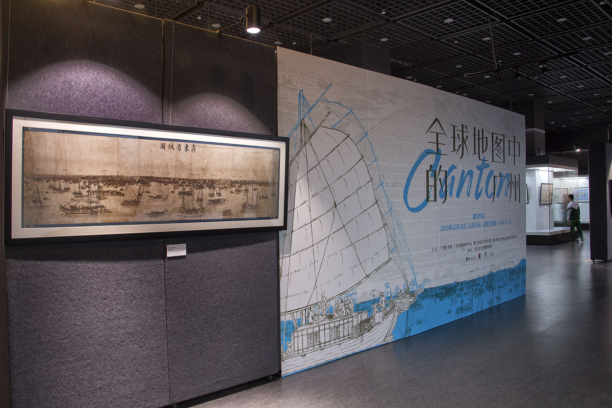 选题方向：会展品牌、会展管理、艺术商业策展、会展营销、社区会展、会展与城市更新乡村振兴、新媒体艺术、文旅会展等。题目需要简明扼要包含研究方法、所用理论和研究对象案例等。与景区相关根据以上条件给出五个会展专业的毕业论文题目