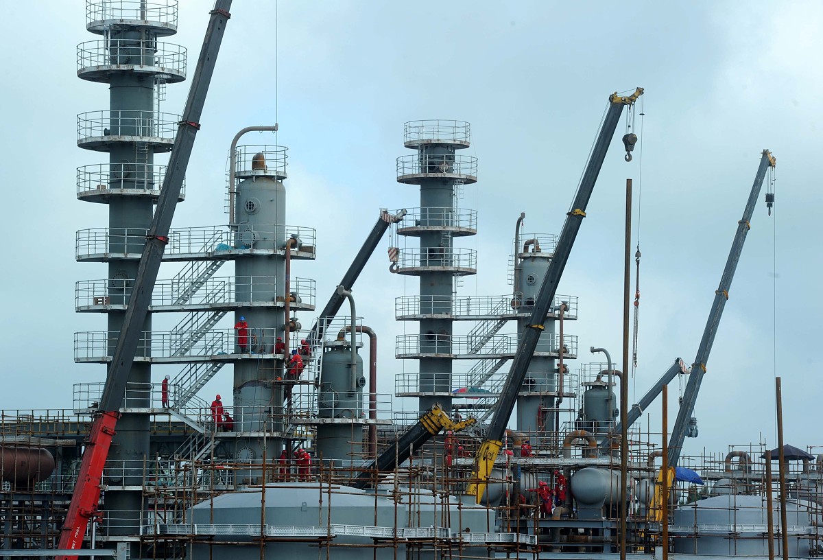 低渗透气藏产能影响因素: 流体性质的深度解析