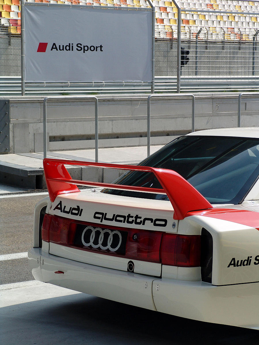 领克03+跟奥迪a4哪个快