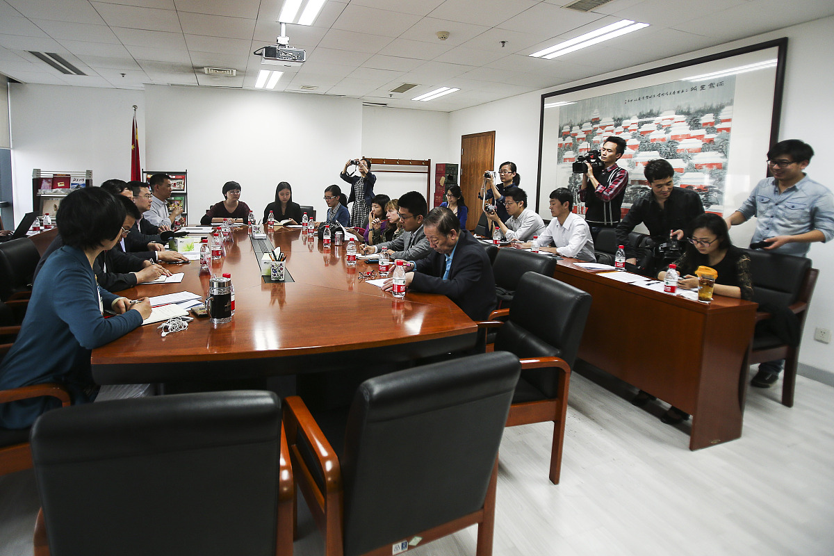 更换一种描述方式：课题设计阶段：成立研究团队邀请专家对研究方案进行讨论、优化并对具体细节进行完善补充