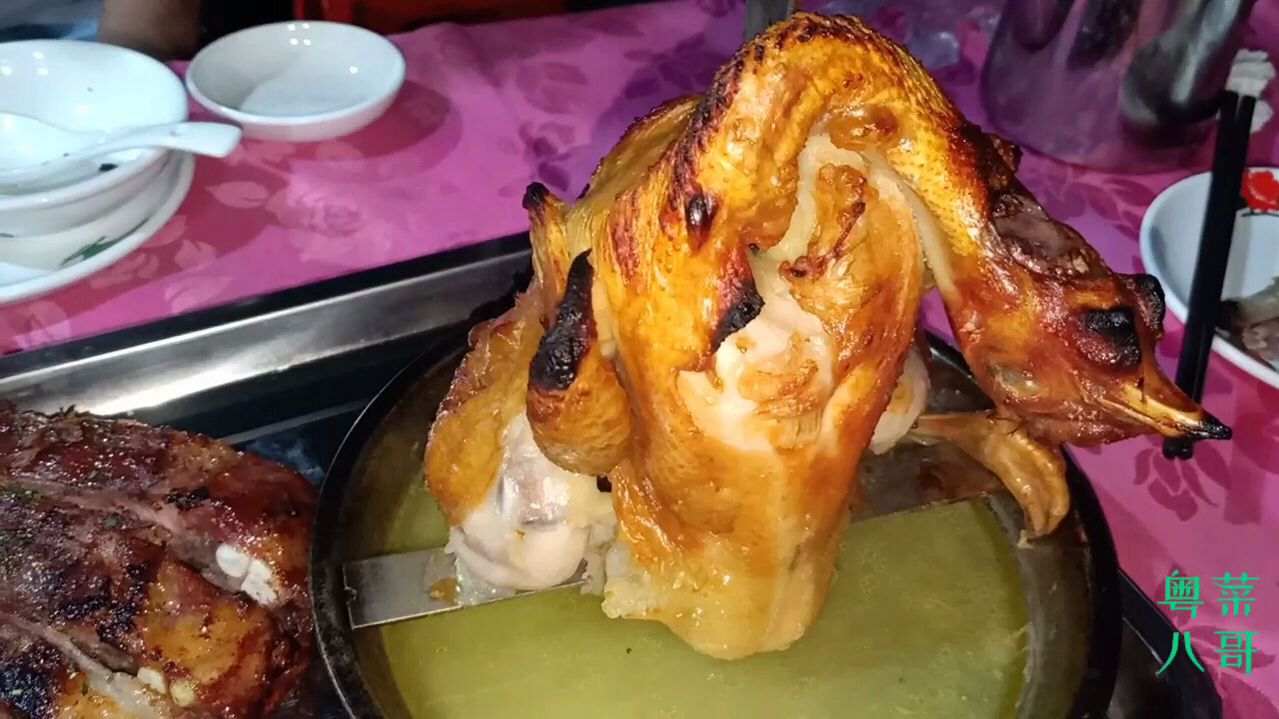 今天粤菜大厨钟师傅带八哥,吃中山最好吃的招牌鸡,太美味啦