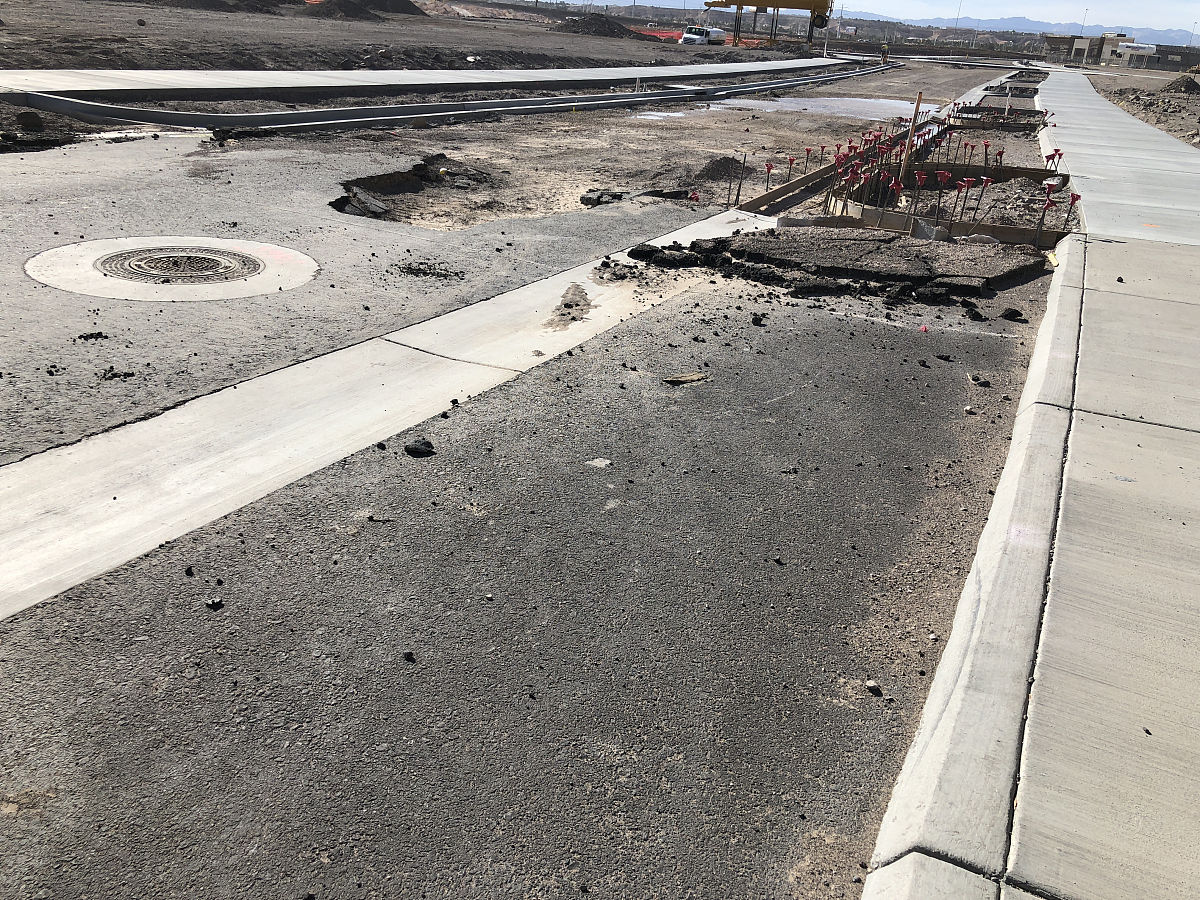 请对论文《A道路桥梁施工中混凝土裂缝的成因及应对分析》的提纲进行写作其格式为：作者+年份+观点：