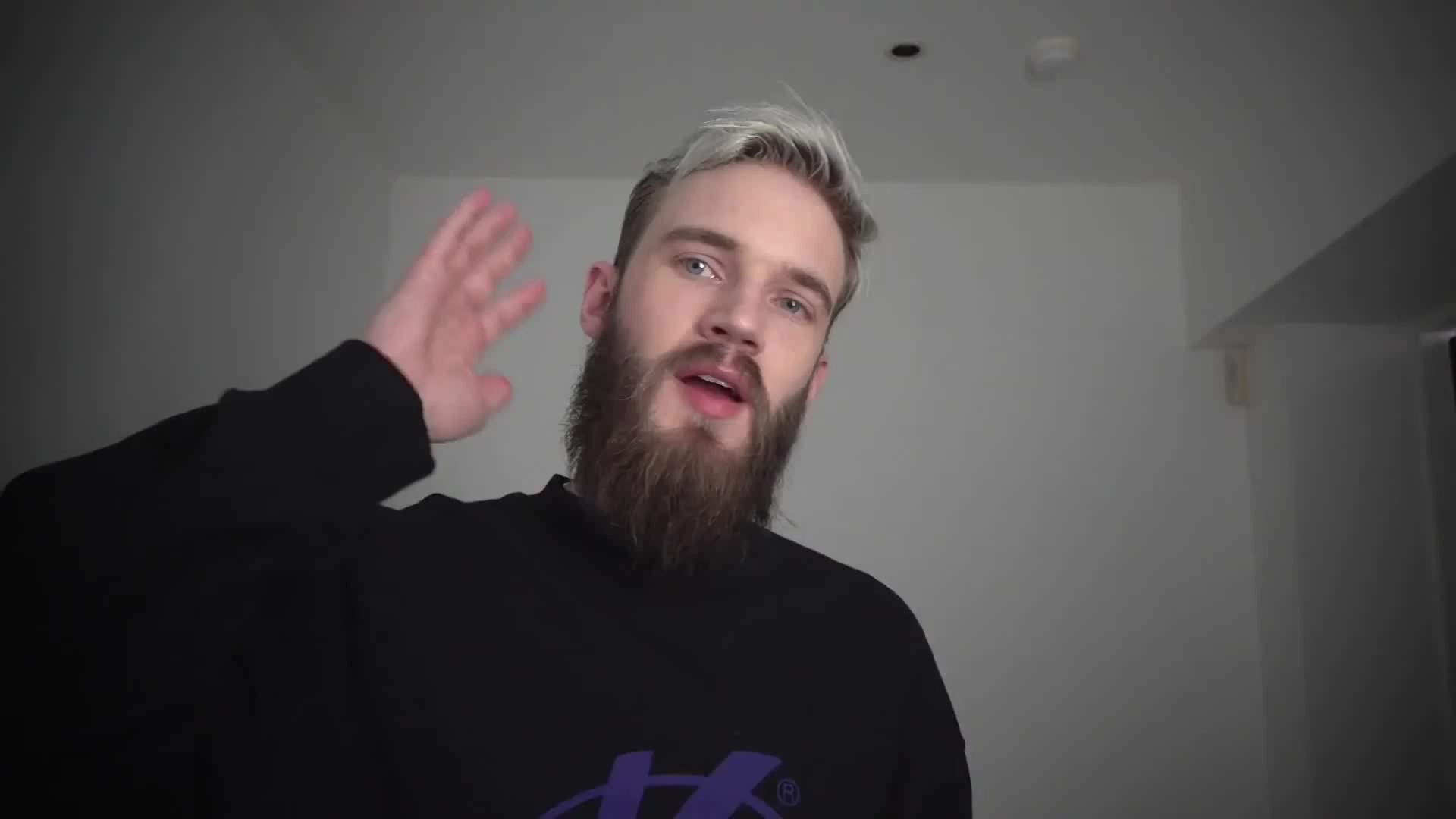 [图]pewdiepie为荣耀view10打广告