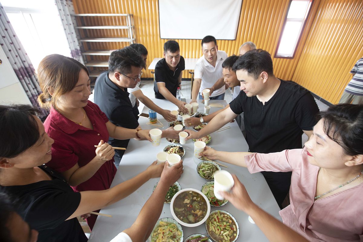 2019年8月6日,河南驻马店."这些年,我们通过种植丝瓜,生产丝瓜护肤品,