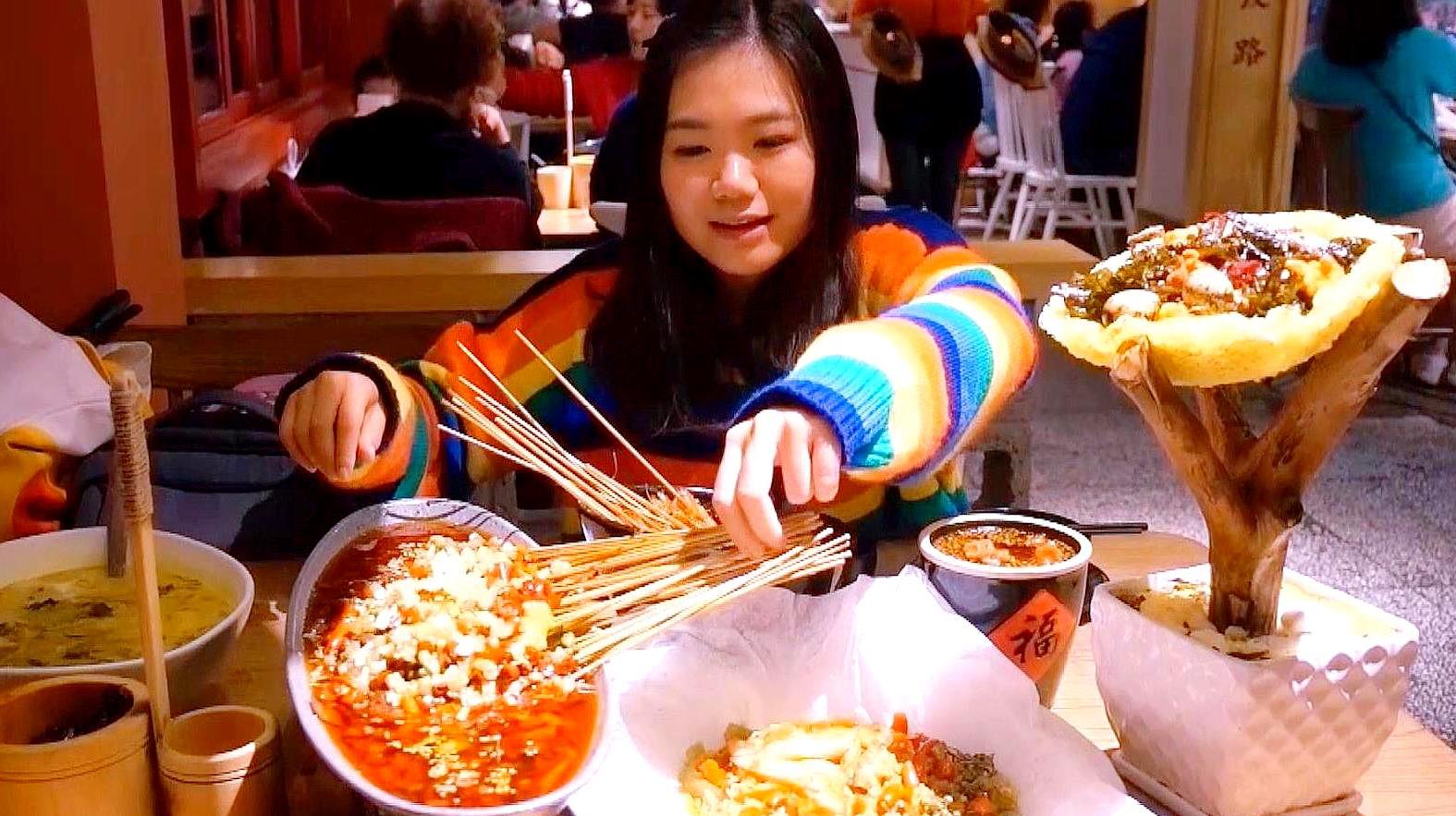 胖C探店网红川菜馆,鱼虾这样做味道好到不行!这队排得值了!