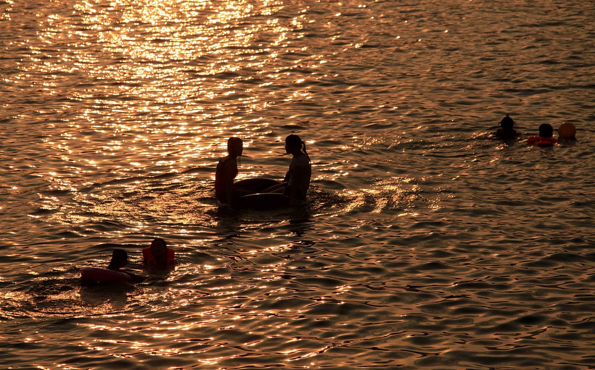 蓝山县中小学生暑期安全指南：高温防暑、防溺水等安全提示