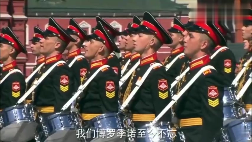 [图]俄罗斯胜利日阅兵结尾演唱《我们是人民的军队》