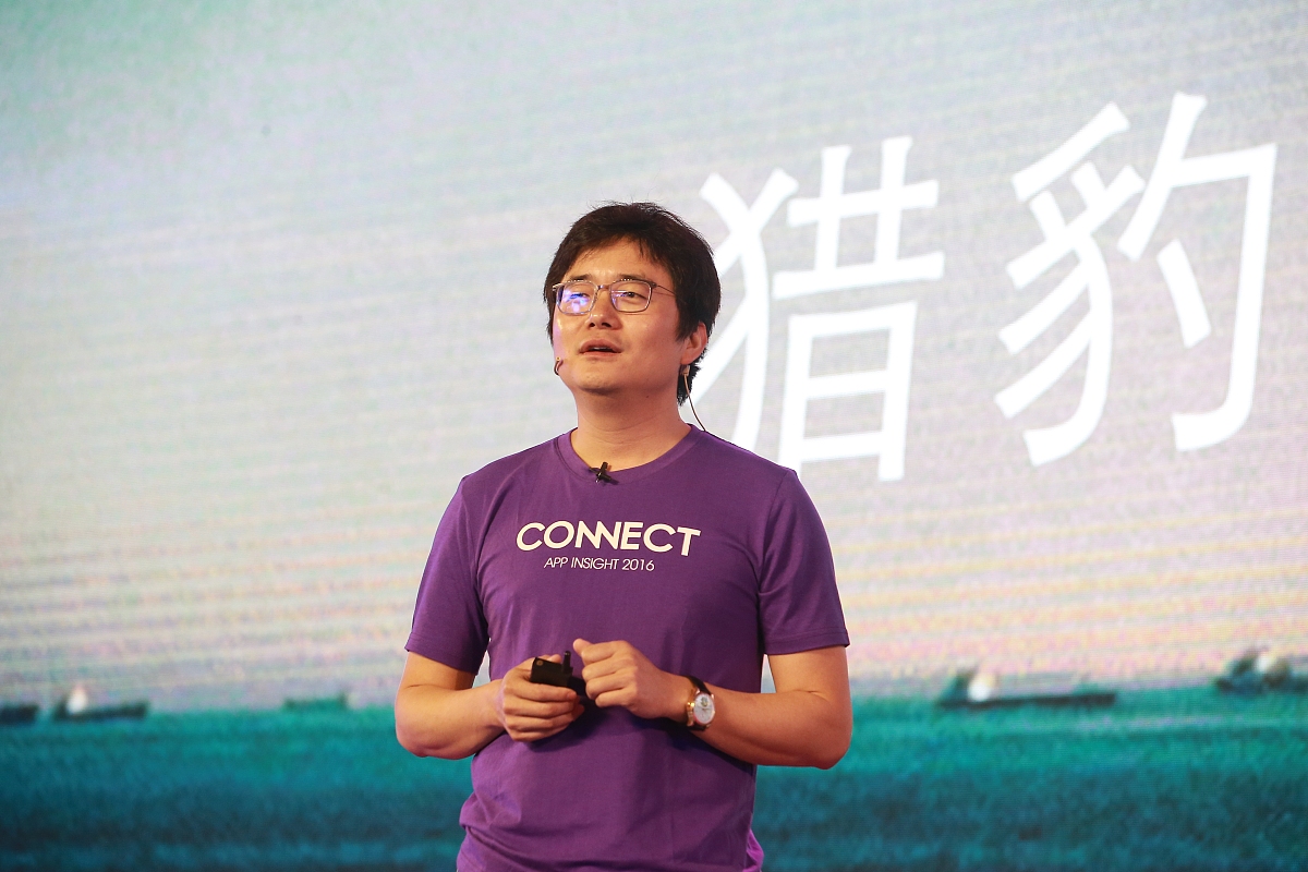AI 扮演弟弟：与我互动，畅聊一切！