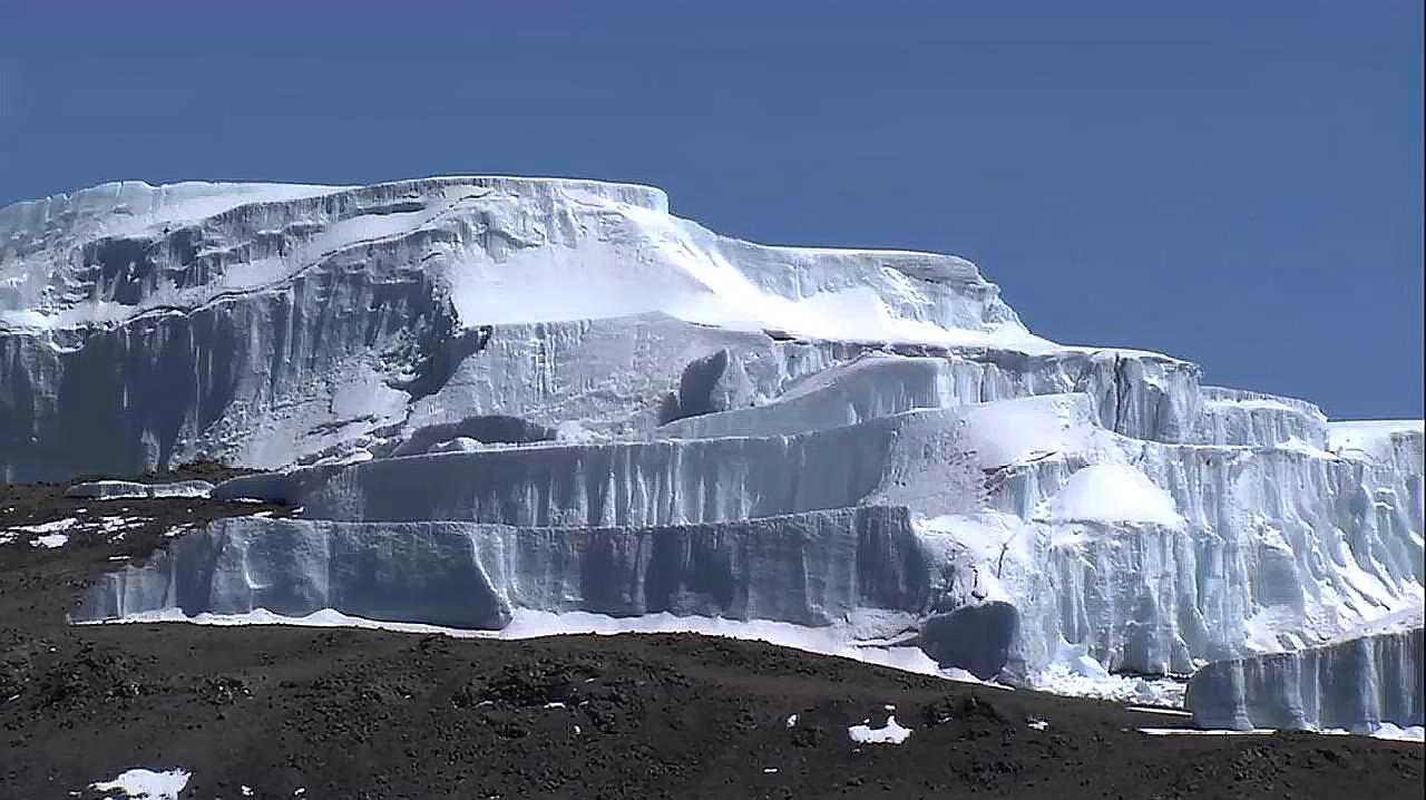 [图]75万年前火山爆发的产物,雄伟壮观的风景——乞力马扎罗山