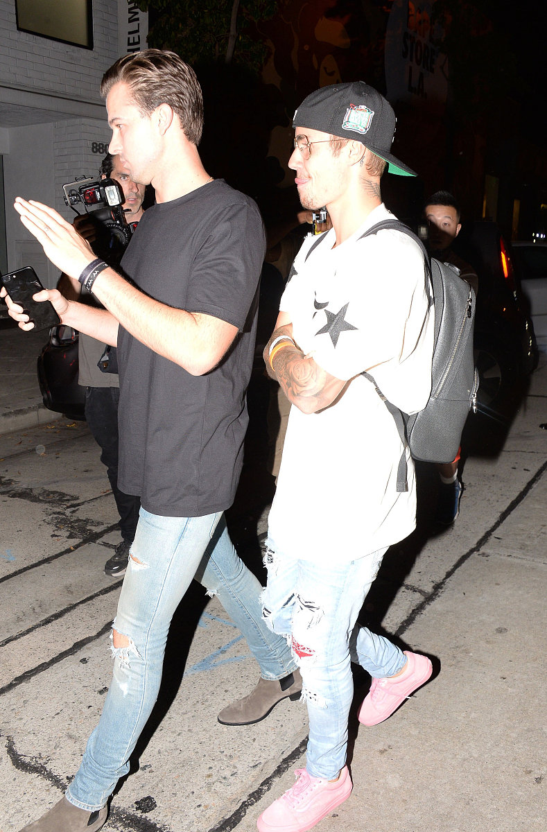 格斗游戏摇杆发招技巧：手指运动训练指南