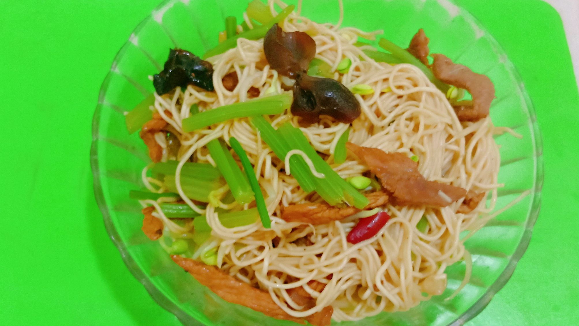 正宗蒸面条,有菜有肉,面条筋道,有老家的味道,一次两碗不够吃