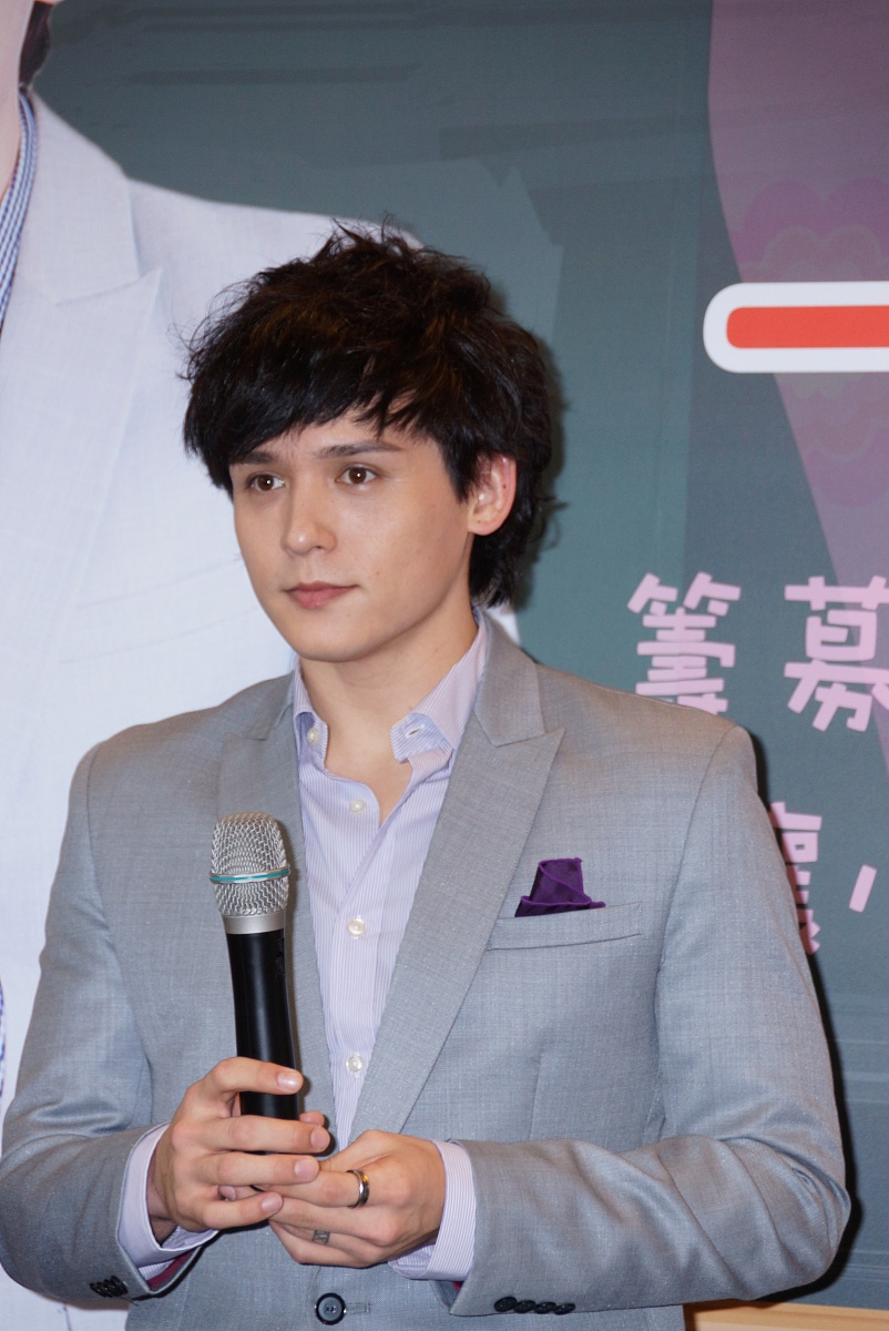2012年2月16日,台北,明星出席公益活动.***_*** 倪安东+++_+++公益