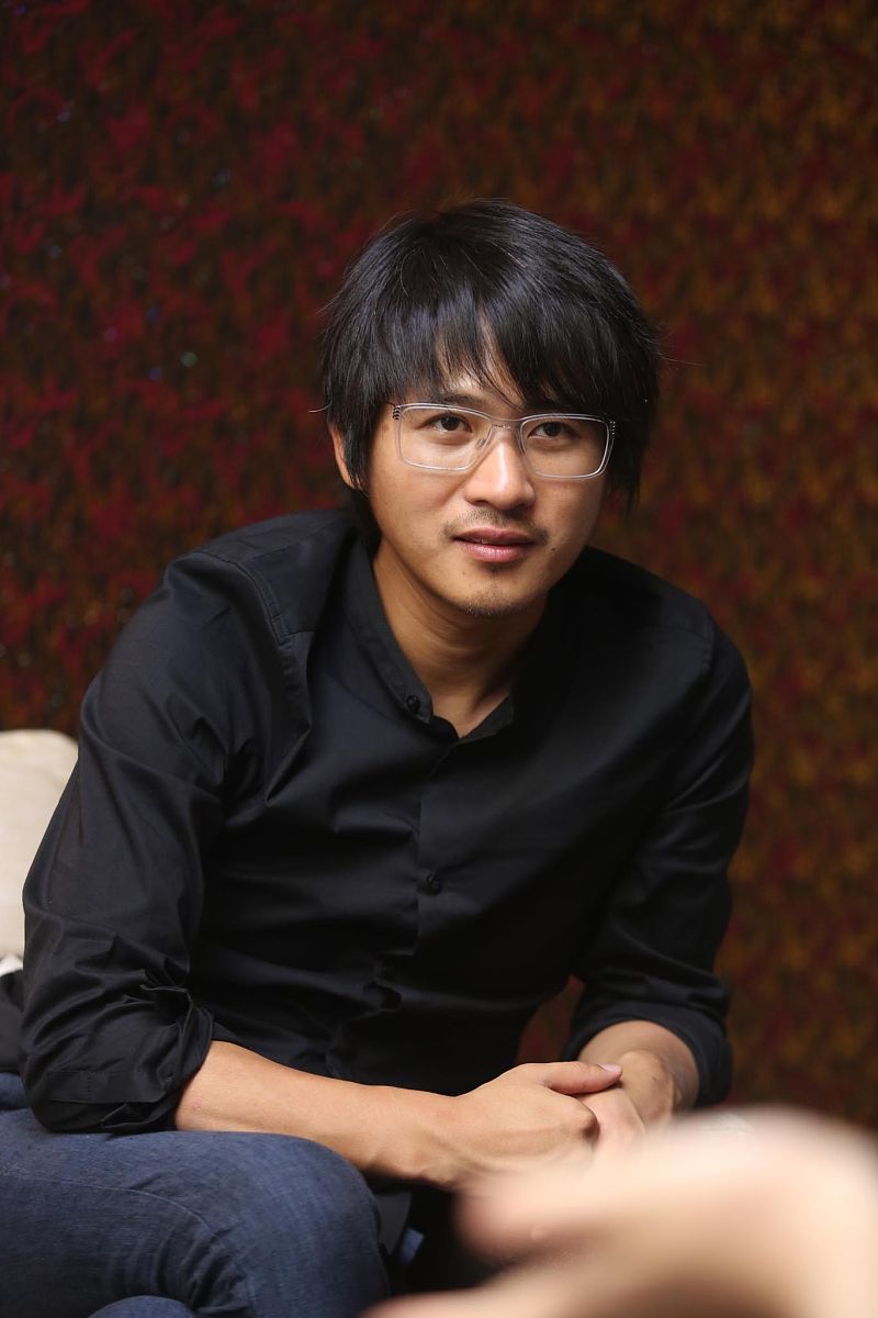 他的作品有《棒槌爷》，《绿花裤衩》，《老实的龙虎豹》、《黑门》