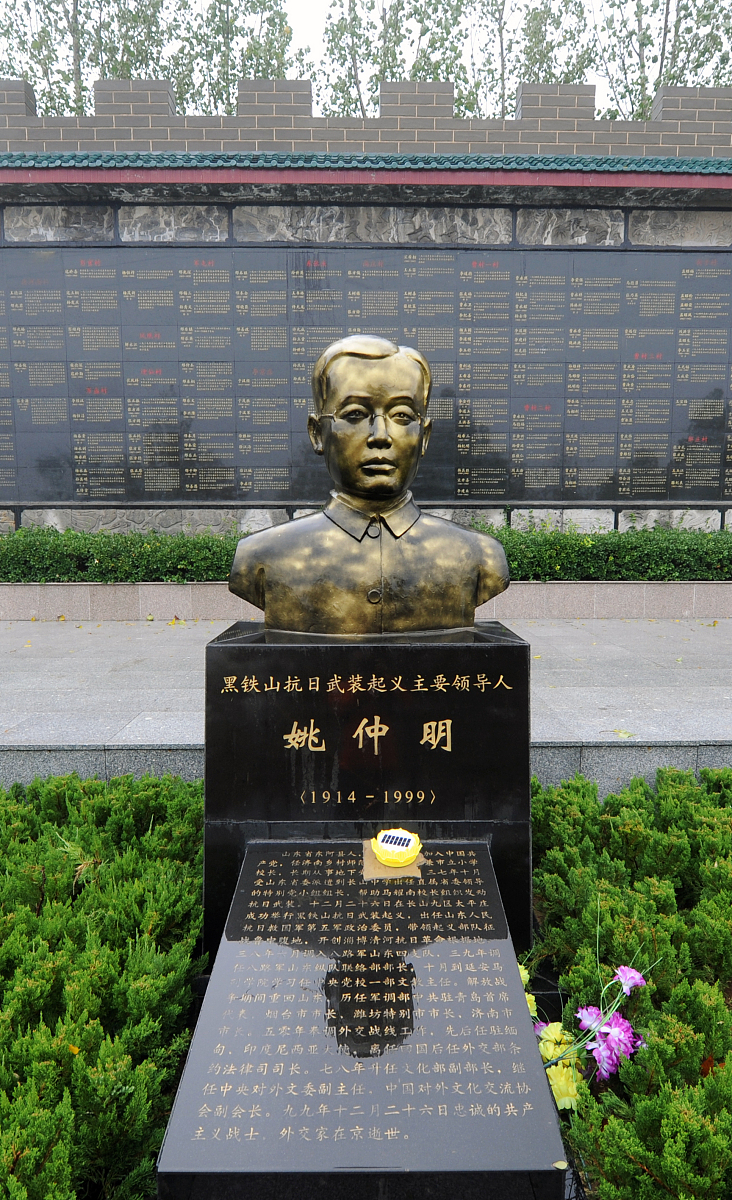 教育家陶行知第130尊雕像落成，成都铁路学校传承教育思想
