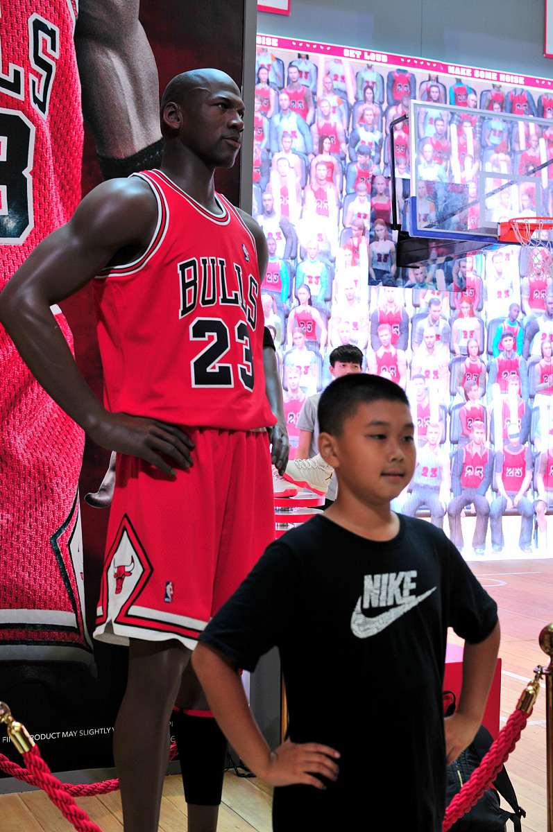 迈克尔·乔丹：篮球之神，传奇生涯回顾