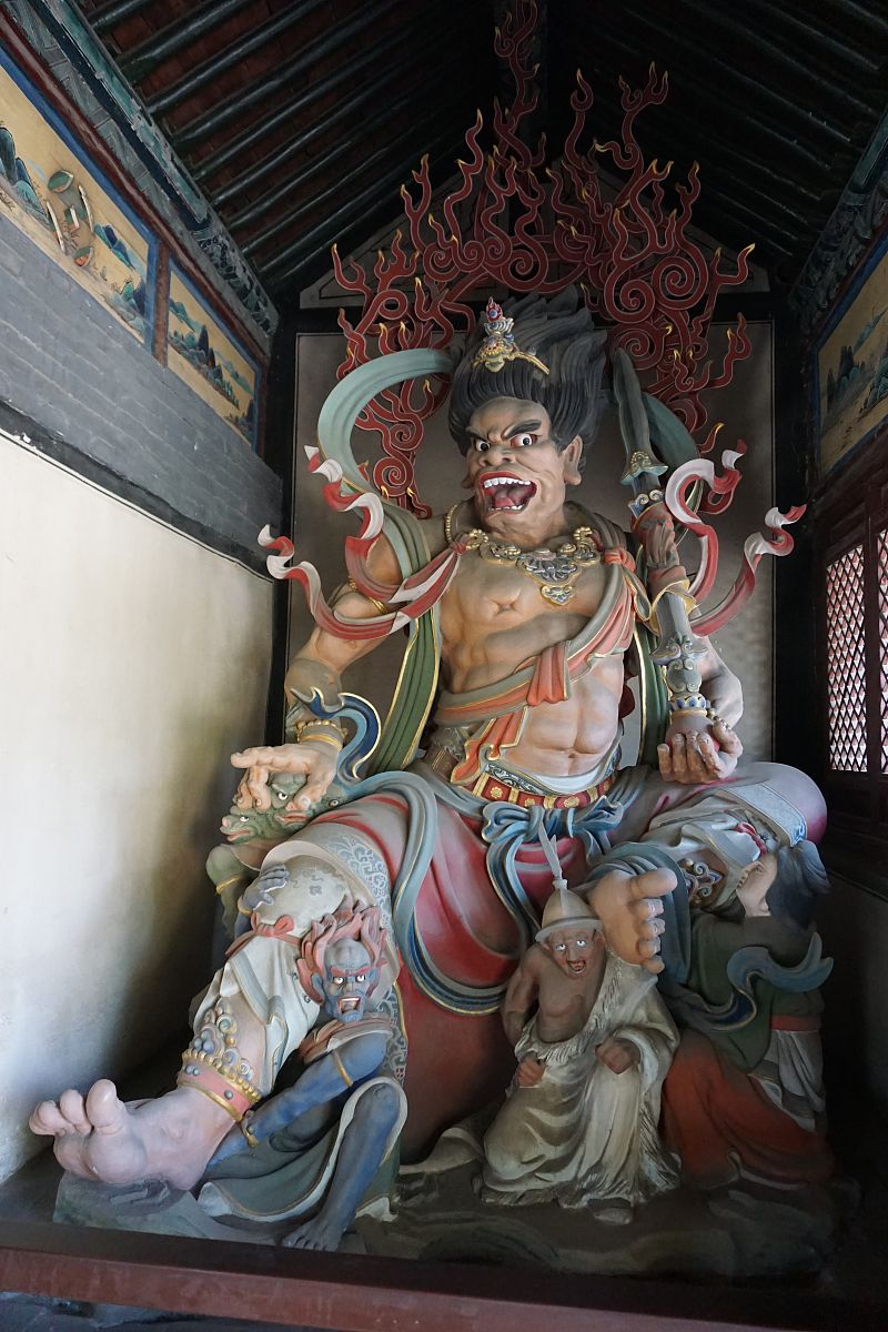 2019年9月30日,山西大同,辽代建筑华严寺.寺庙建筑粗狂.辽代雕塑庄严,