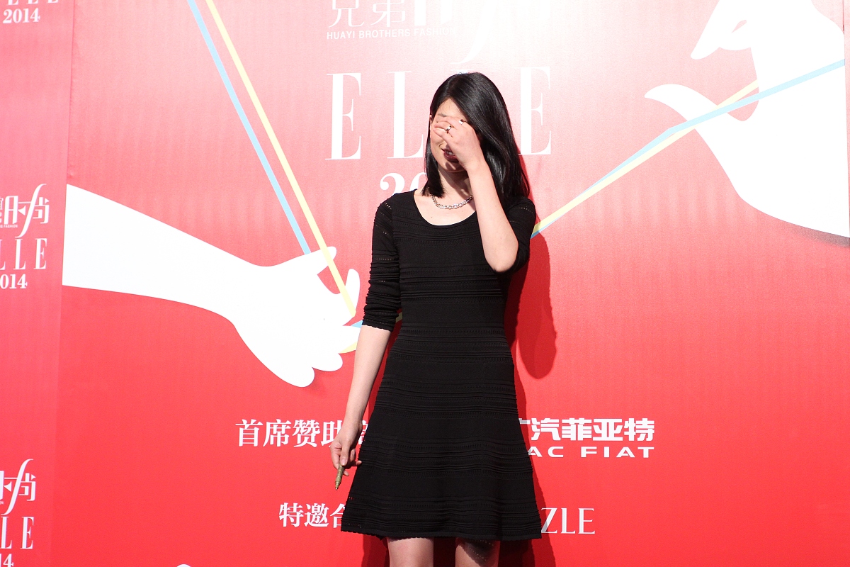 为跨境电商连衣裙选品写一个宣传语