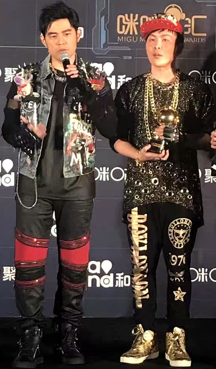 周杰伦肚子好大