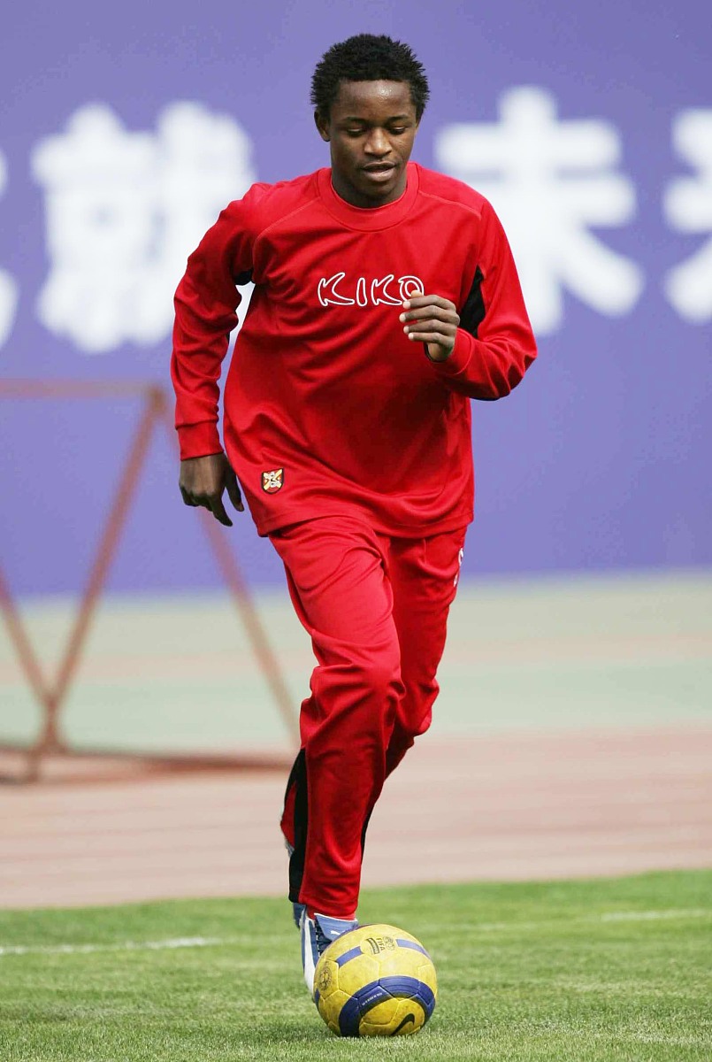 2006年4月14日,为备战中甲联赛第四轮,吉林延边队在郑州训练.延边队外