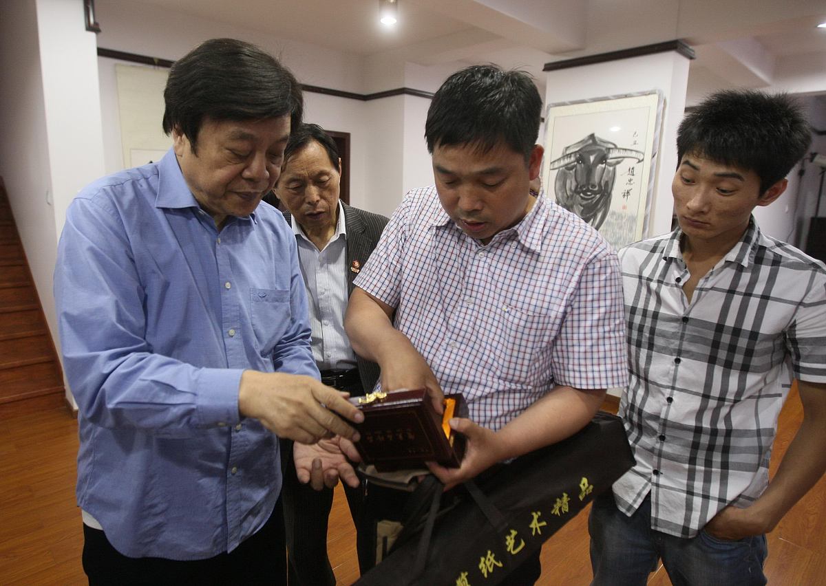 惠州市媒体曝光求助热线电话是多少？老百姓有困难怎么办？回答必须在1000字左右的文章