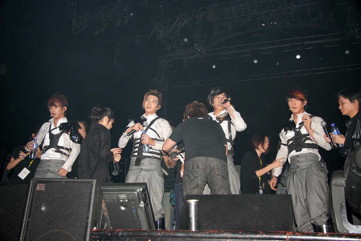2009年4月11日,上海,飞轮海"想入飞飞世界巡回演唱会"在上海大舞台正