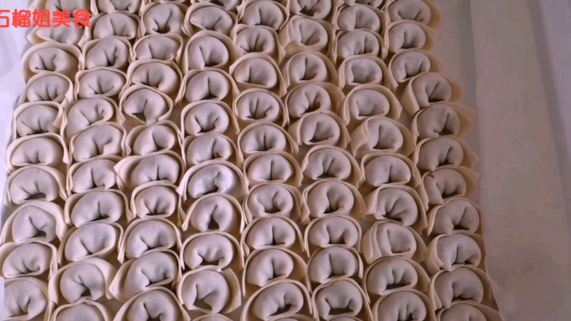 教你在家做芹菜肉馅小馄饨，自己调馅自己包，鲜美多汁又干净