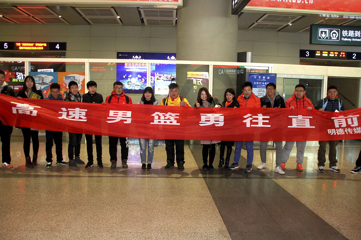 帮我写一个接站的短信注意以下几点：1该老师来我们单位参加学术会议；