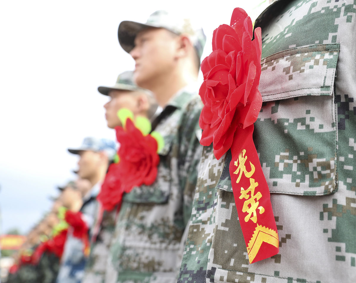 散文关键词：军人当代最可爱的人保家卫国军人情结军民鱼水情神圣的使命崇敬军人字数：