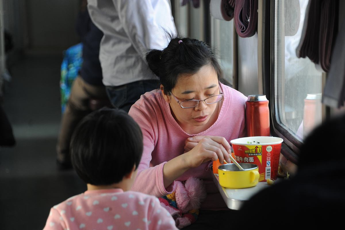 梦见死去的父亲和一群鸡是什么意思